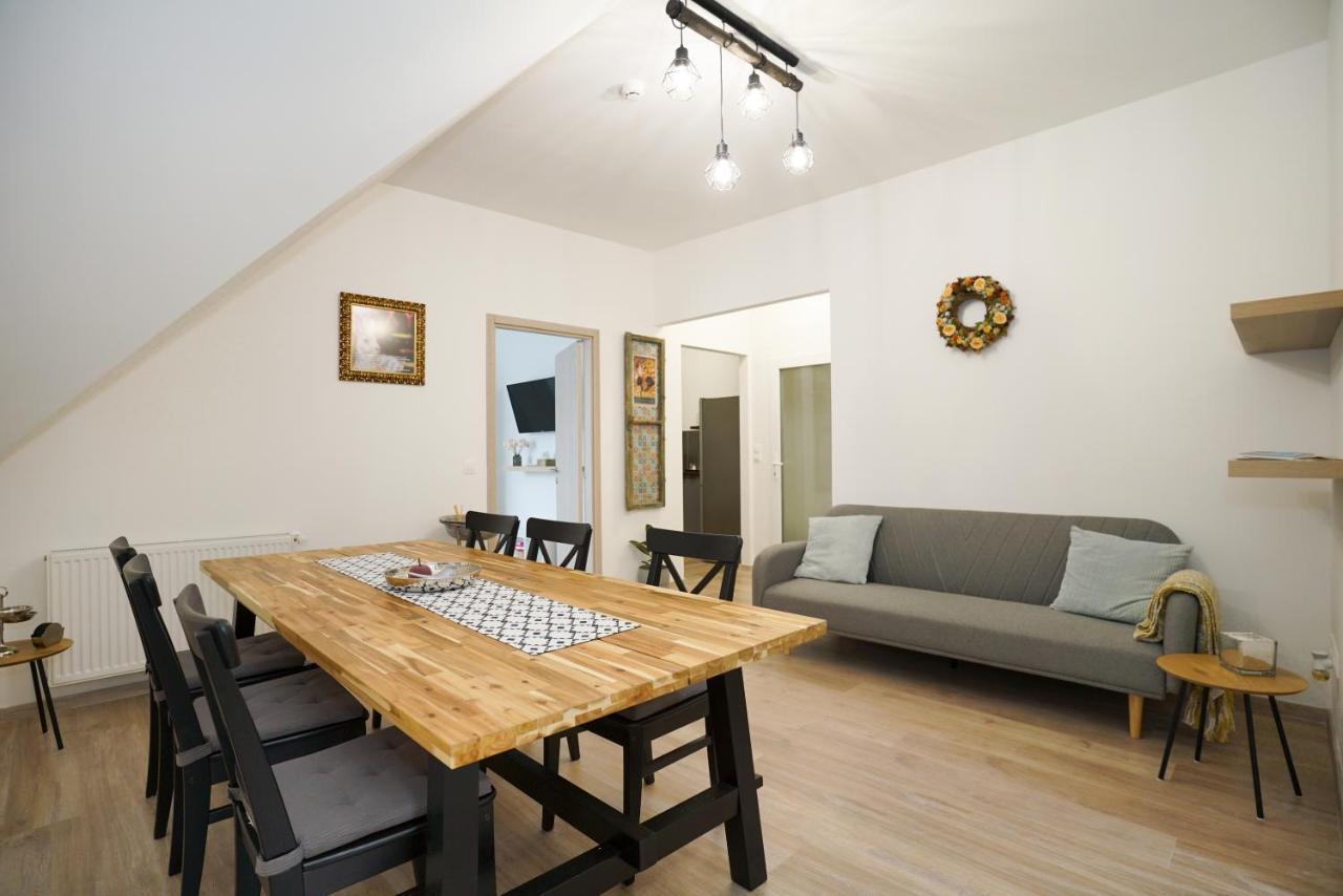 Koffer Apartman Eger Bagian luar foto